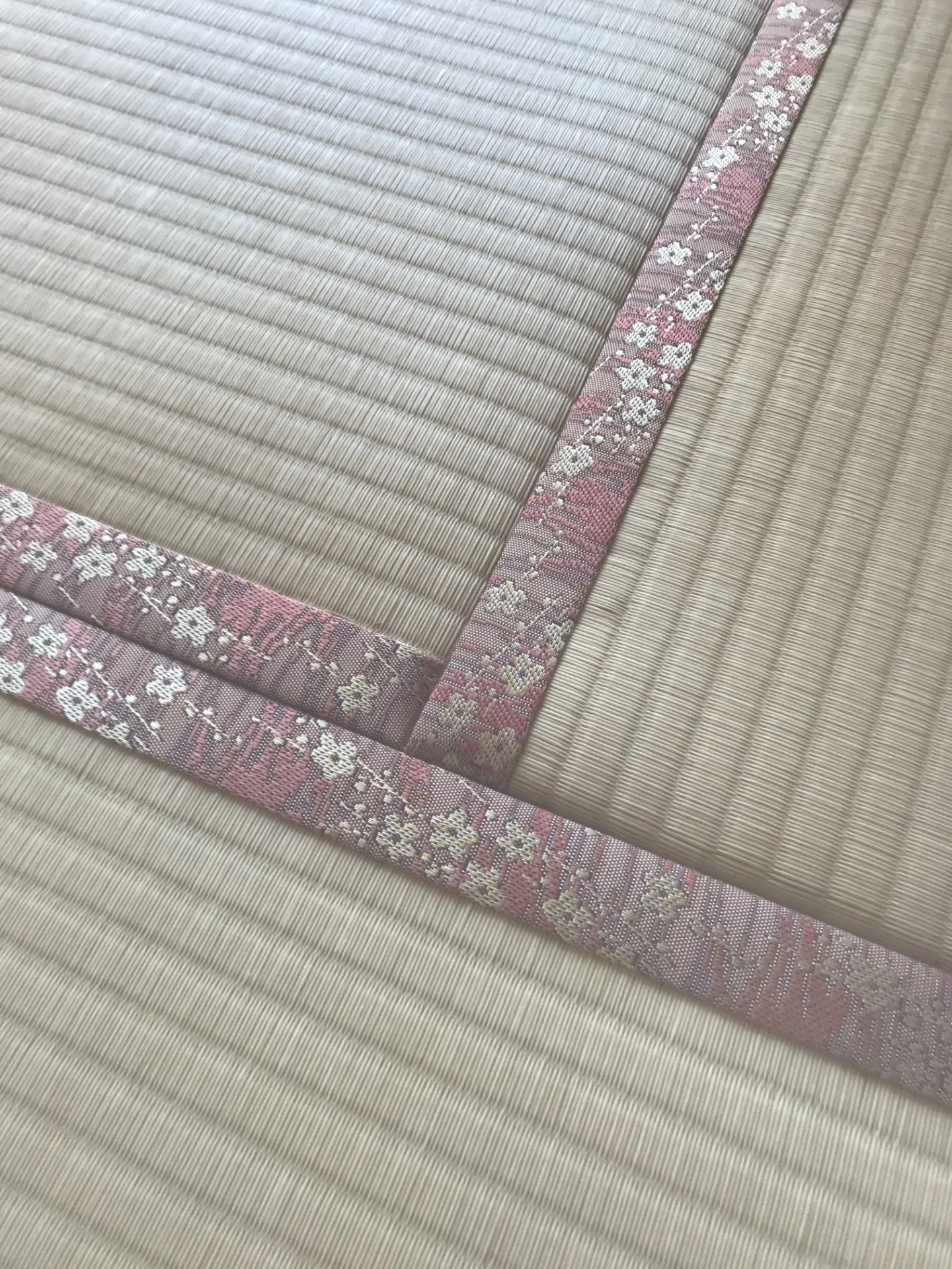 【華やかなヘリの和紙畳に表替え】大分市で畳に関することは金沢屋坂ノ市店へ